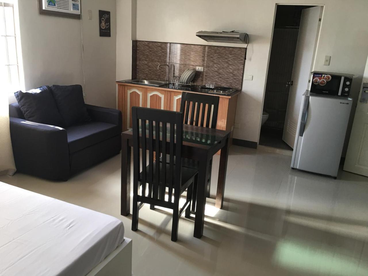 Beinte Singko De Marso Apartments Candon 외부 사진