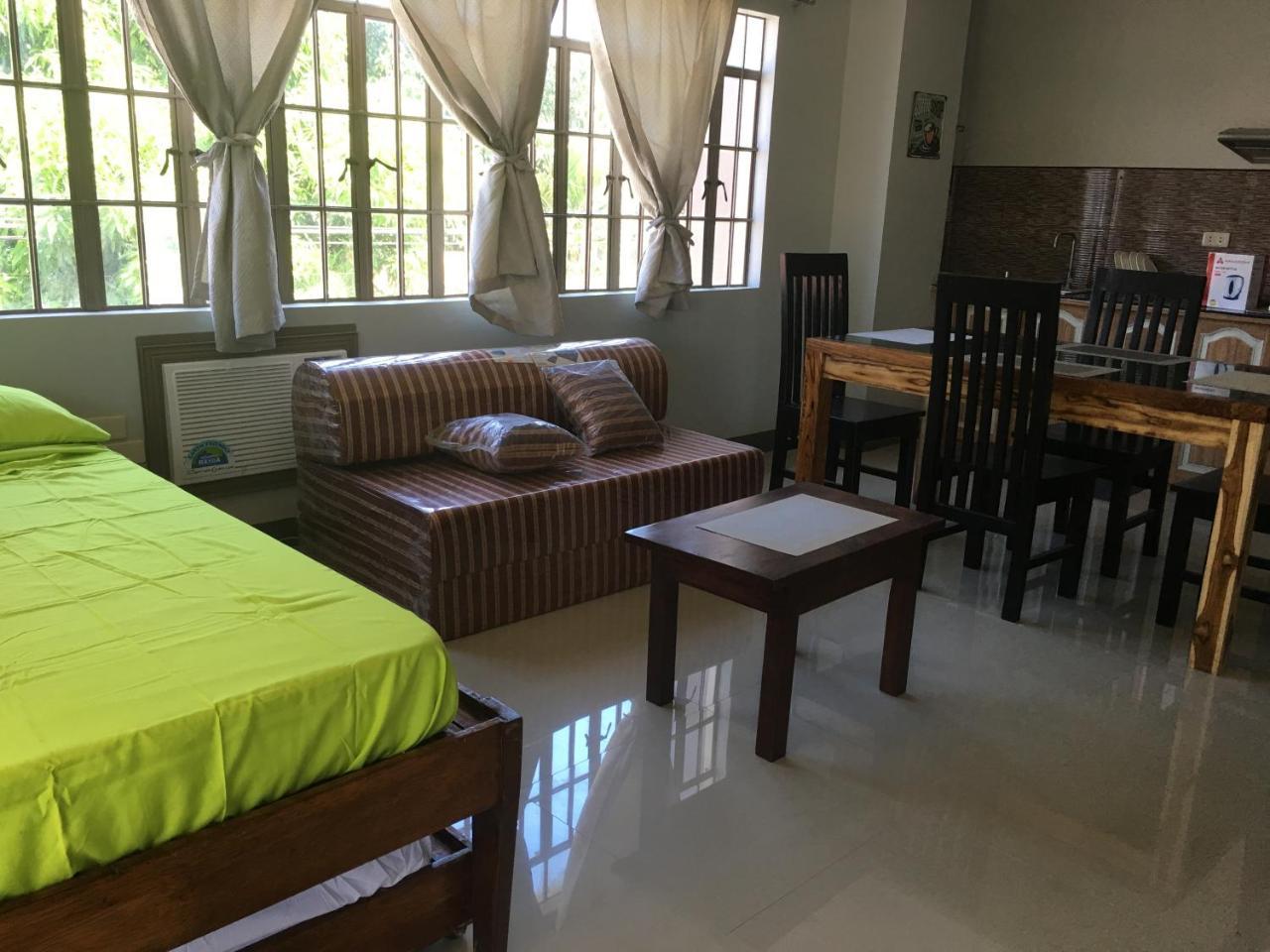 Beinte Singko De Marso Apartments Candon 외부 사진